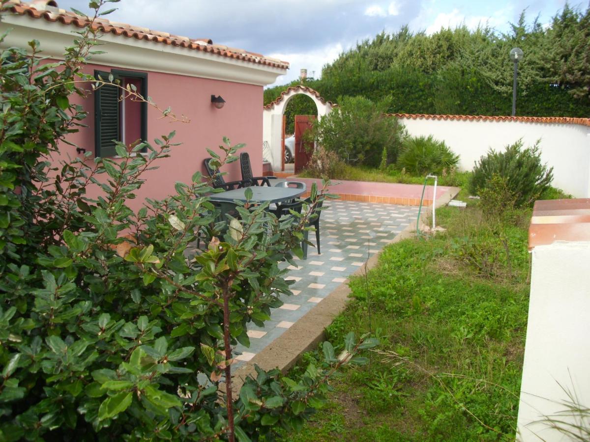 GINEPRO villetta indipendente con giardino vista mare a 250 metri dalla spiaggia Santa Teresa di Gallura Esterno foto