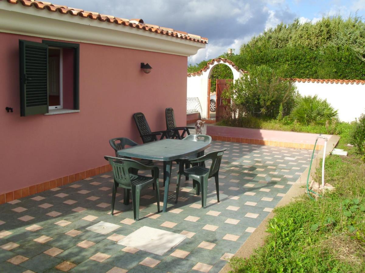 GINEPRO villetta indipendente con giardino vista mare a 250 metri dalla spiaggia Santa Teresa di Gallura Esterno foto